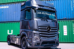 Деревянная копия Mercedes‑Benz Actros создана в честь Нового года