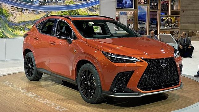 Lexus представил в Чикаго кроссовер NX нового поколения