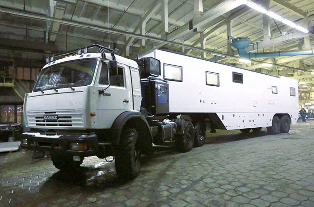 Забудьте о классических автодомах – секрет роскошной жизни на дороге скрыт в обычном полуприцепе