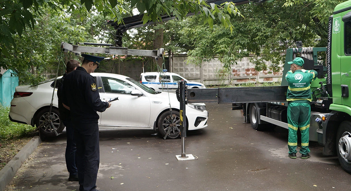 У водителя в Омске изъяли автомобиль из-за штрафов на сумму почти 400 тысяч рублей