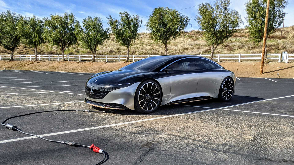 Электромобили Mercedes-Benz смогут заряжаться на станциях Tesla Supercharger