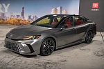 Представлена новая Toyota Camry 2025 года с полным приводом и гибридным двигателем