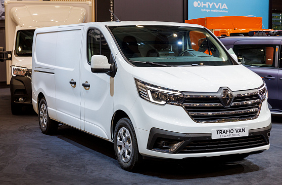Компания Renault выпустила полностью электрическую версию Trafic Van E-Tech Electric LCV с запасом хода в 240 км