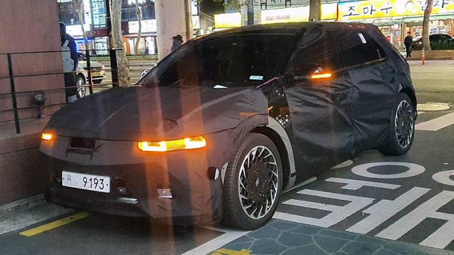 Салон нового Hyundai IOINQ 5 впервые показали на фото