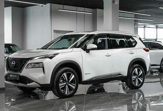 У дилеров РФ в наличии остаются гибридные Nissan X-Trail 2024 года 