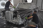 Mercedes-Benz 220 SE Coupe получает первую мойку после 28 лет простоя в сарае