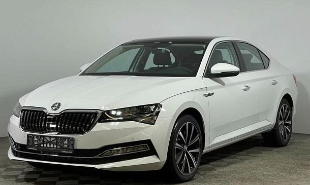 В России начали продавать Skoda Superb 2025: цена удивит