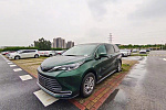 Новый минивэн Toyota Sienna раскрыли на «живых» фото до официального дебюта