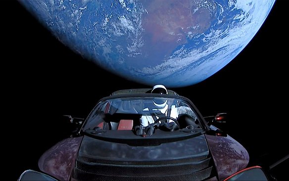 Запущенный в космос Tesla Roadster разлагается