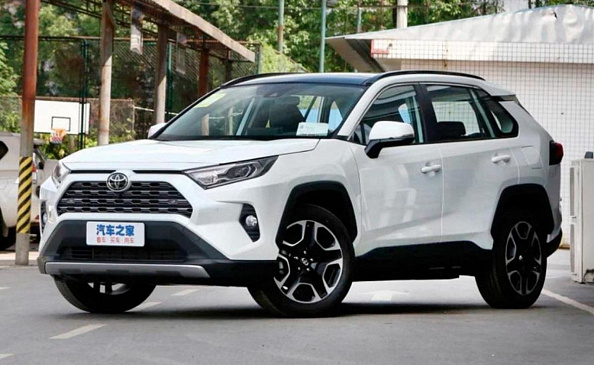 В РФ запустили продажи подешевевших Toyota RAV4 по цене от 3,3 млн рублей