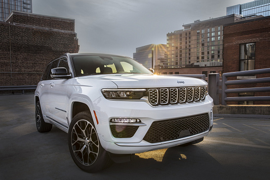 Компания Jeep представила обновленный Jeep Grand Cherokee 2022 модельного года