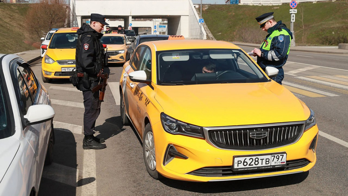 Рынок такси под давлением: агрегаторы ищут лазейки в новом законодательстве – теперь они будут "сервисом аренды машин с водителем" Рынок такси под давлением: агрегаторы ищут лазейки в новом законодательстве – теперь они будут "сервисом аренды машин с водителем"