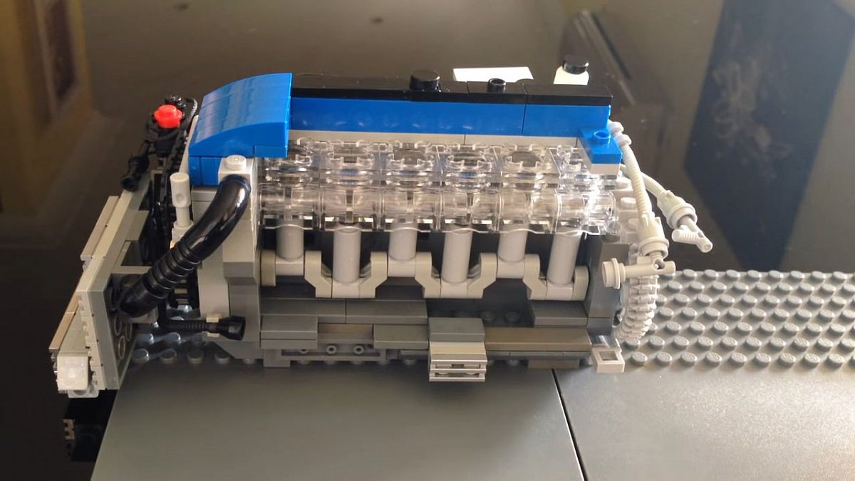 Из Lego собрали работающий макет «турбошестерки» от Ford Falcon