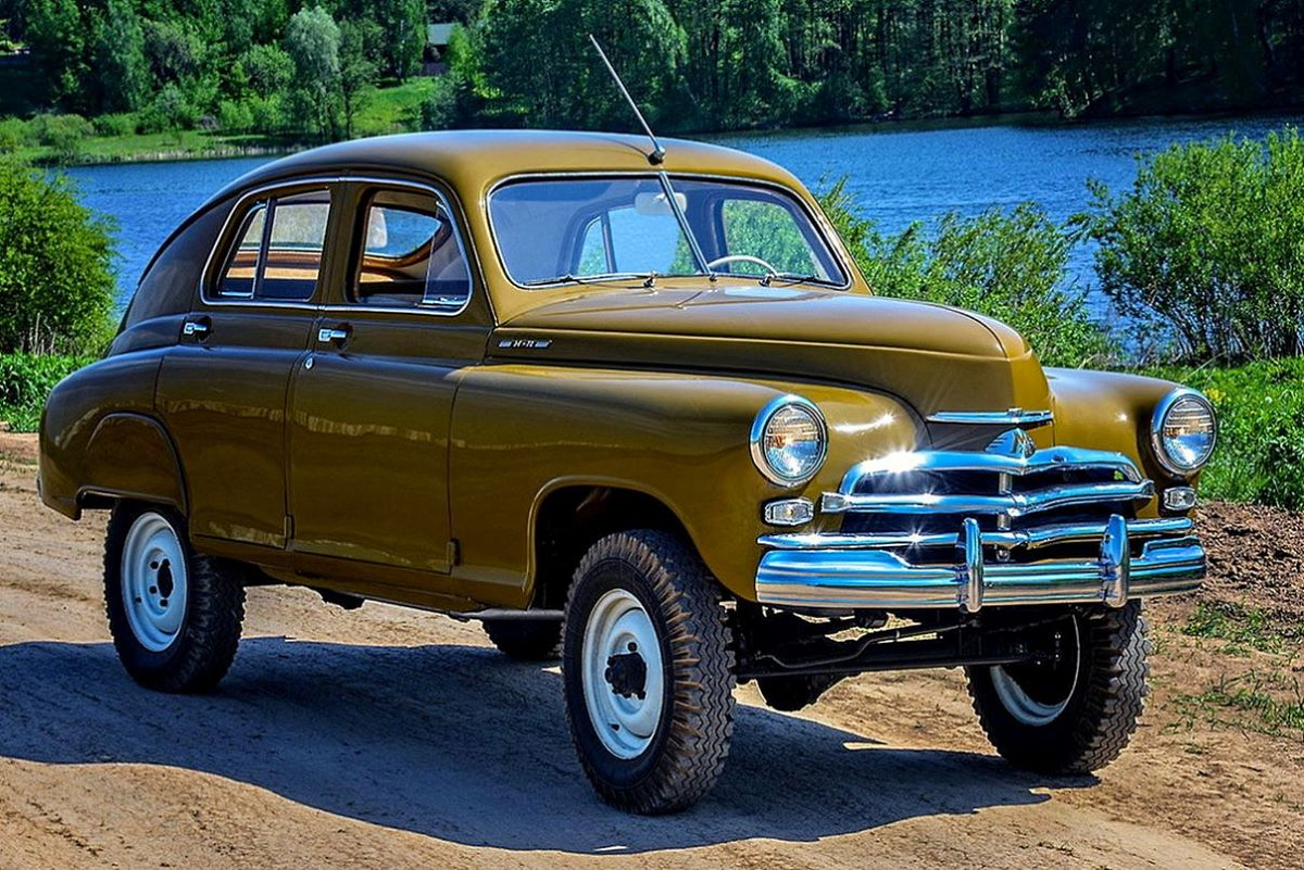 Самым первым серийным кроссовером СССР был ГАЗ-М72, созданный по указанию Хрущёва