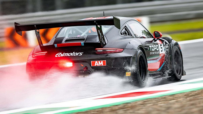 Компания Porsche представила гоночный суперкар Porsche 911 GT2 RS Clubsport Evo 