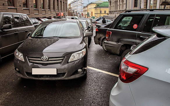 Автопортал NJcar рассказал, как наказать заблокировавшего вас водителя автомашины на парковке