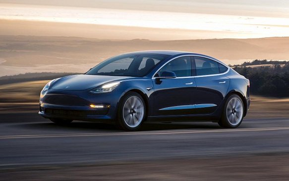 СМИ сообщили о падении продаж автомобилей Tesla на треть