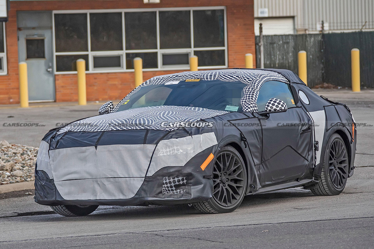 Новый Ford Mustang GT 2023/2024 годов проходит тестирование на городских улицах