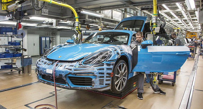 Porsche переоборудует свой главный завод для выпуска полностью электрических спорткаров 718
