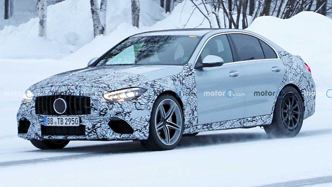 Компания Mercedes-AMG тестирует "заряженный" C63 в кузовах универсал и седан
