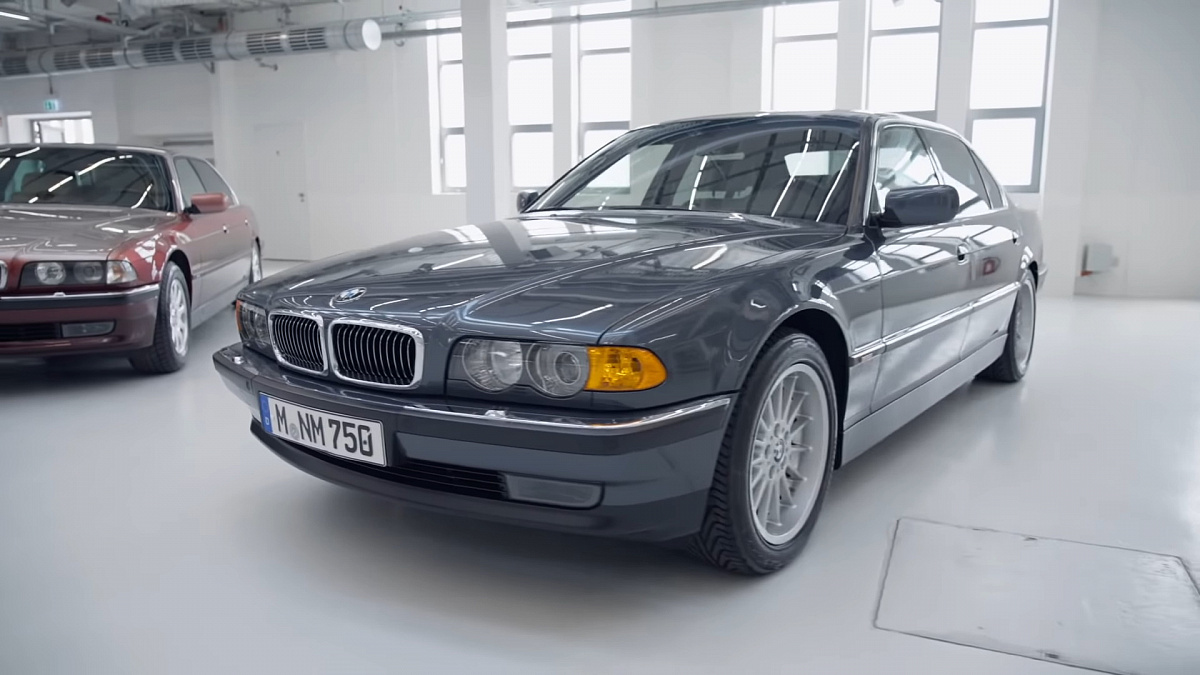 BMW демонстрирует три уникальные модели E38 750iL, в том числе знаменитое авто Джеймса Бонда