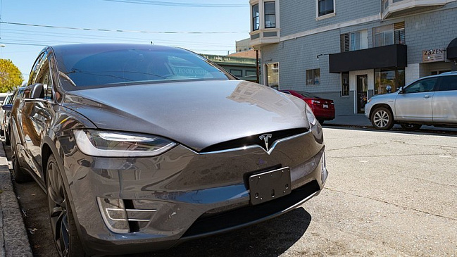 Tesla отзывает более 2 млн электромобилей, произведенных с 2012 года