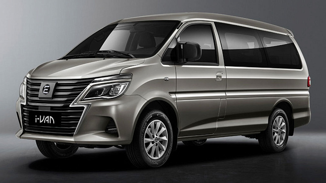 Компания Evolute рассекретила оснащение минивэна i-Van с семью местами в салоне