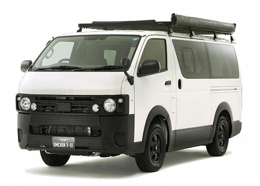 Autobacs Seven из Японии сделала для туристов специальный микроавтобус на базе модели Toyota Hiace