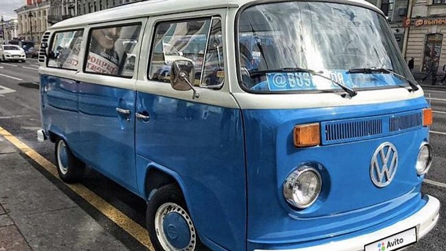 В России продают винтажный микроавтобус Volkswagen Type 2 за 1,6 млн рублей 