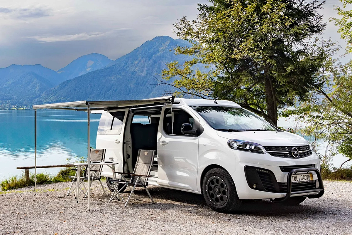 Компания Alpincamper представила Opel Vivaro в облике удобного кемпера для путешествий