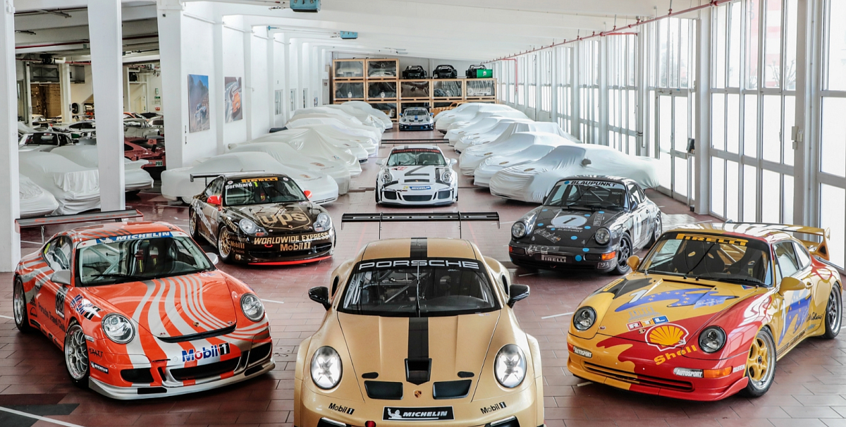 Компания Porsche представила специальную VIP-версию гоночного спорткара 911 GT3 Cup