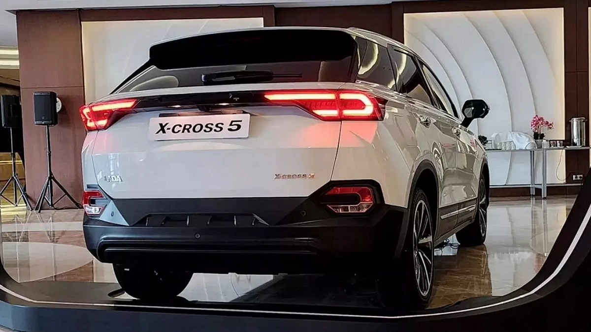 Автоконцерн АвтоВАЗ может лишиться нового кроссовера Lada X-Cross 5 из-за  американских санкций