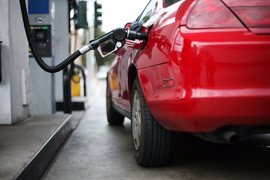 Автоэксперт Васильев назвал шесть  способов экономии топлива в дальних поездках на машине 