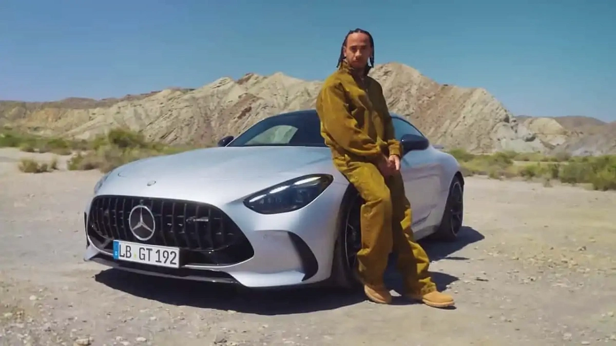 Гонщик Льюис Хэмилтон очень быстро прокатился за рулем нового Mercedes-AMG  GT Coupe