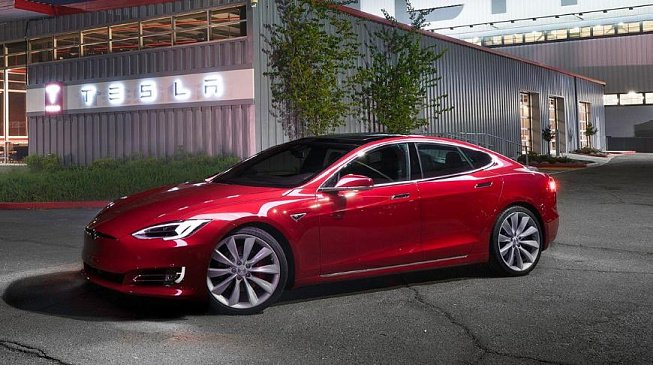 В продажу поступил Tesla Model 3 Mid Range RWD