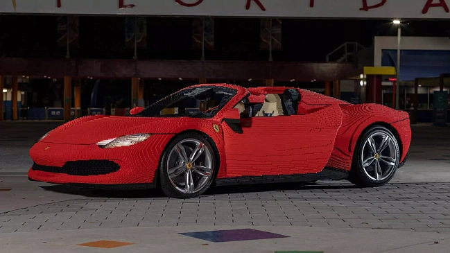 В США из Lego собрали Ferrari 296 GTS в натуральную величину