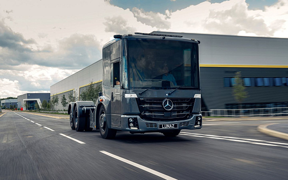 Фирма Lunaz увеличивает размер завода по переработке старых авто в электрокары на 300%