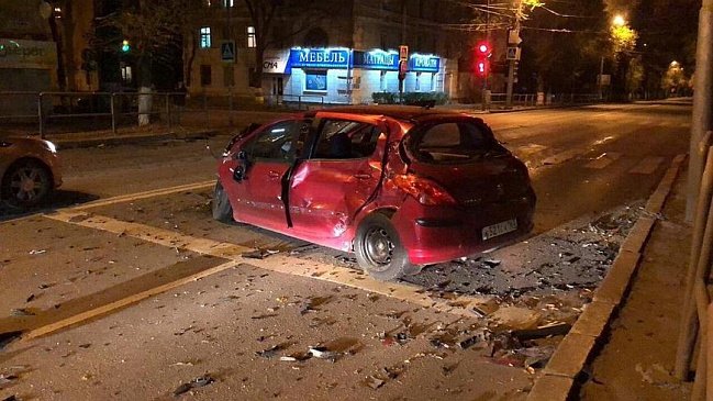 После аварии в Самаре машины разбиты в хлам