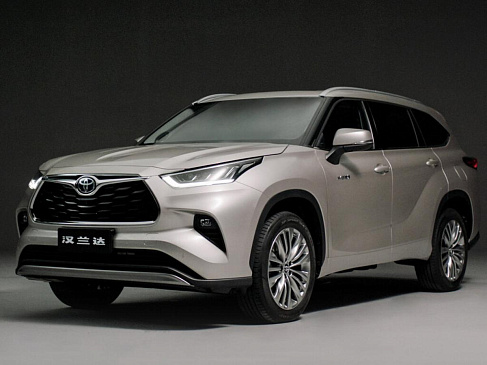 «Автостат»: Продажи автомобилей Toyota в России выросли на 70%