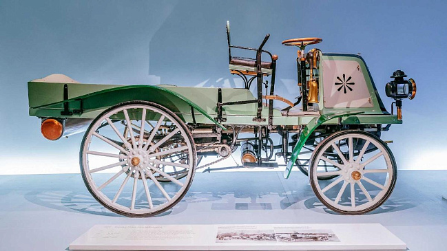 Компания Mercedes представила свой первый грузовой автомобиль 1899 года выпуска