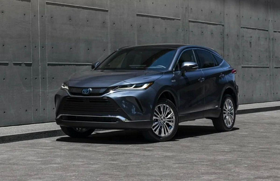Новые Toyota Venza резко подорожали в России: дилеры не могут распродать авто 2023 года