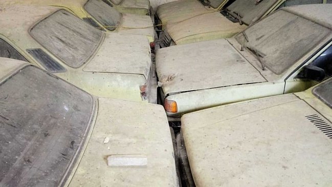 В Бразилии в одном сарае нашли склад из 96 машин Chevrolet из 90-х