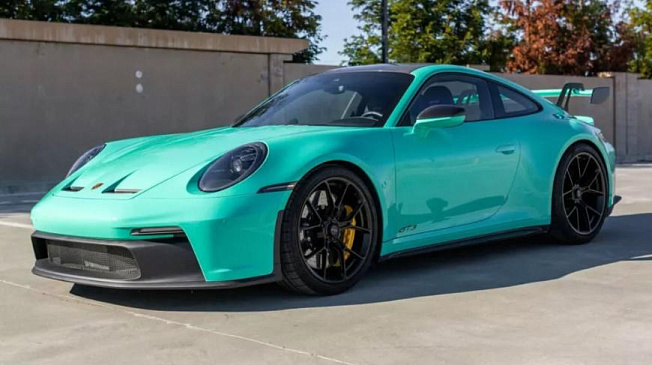 Мятно-зеленый Porsche 911 GT3 2022 года стал лотом аукциона Bring a Trailer