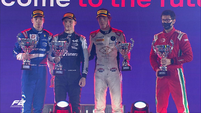 Оскар Пиастри выиграл основную гонку Формулы-2, которую остановили красными флагами после 5 пяти кругов