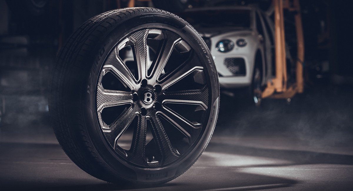 Кроссовер Bentley Bentayga получит большие 22-дюймовые колеса из углеродного волокна
