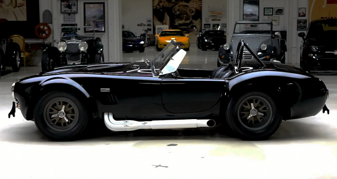 В Сети вспомнили о подлинном спорткаре Shelby 427 Cobra 1965 года