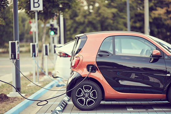Объем реализации электромобилей в мире может побить рекорд в 2022 году
