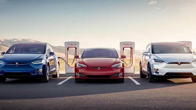 Tesla вернет на свои электрокары радио, но не бесплатно 