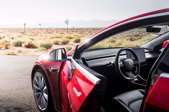 Tesla выпустила 100 000 бюджетных электромобилей Model 3
