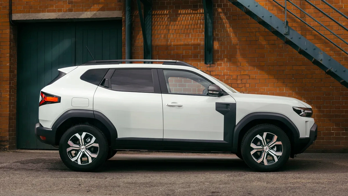 Первые фото: новая версия популярного кроссовера Dacia Duster Cargo 2026